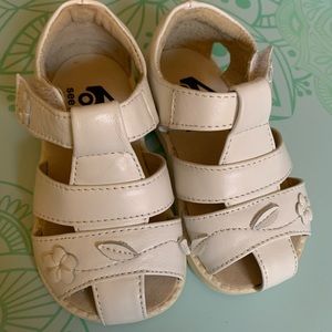See Kai Run girls leather sandals size 6, like new